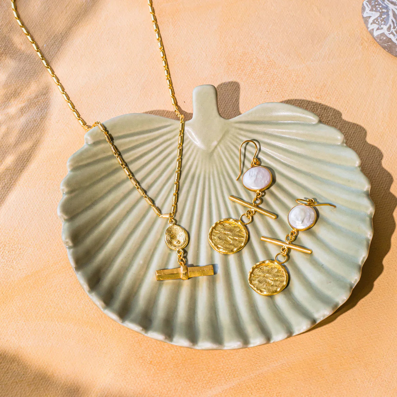 Chunky T-Bar Disc Necklace